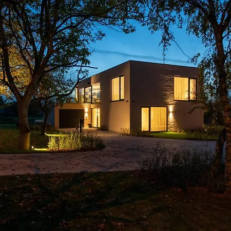 Yzerdyck Villa